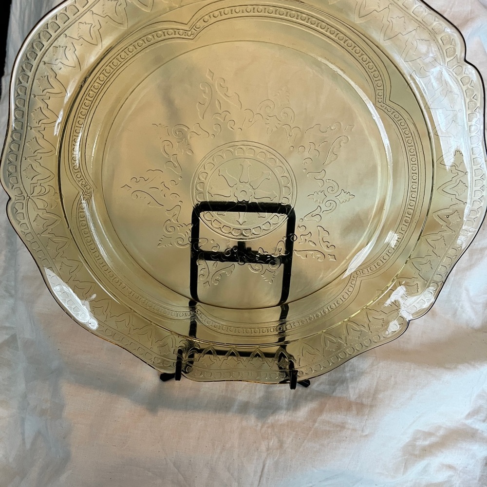 (2) Yellow Glass Federal Plate for Dining